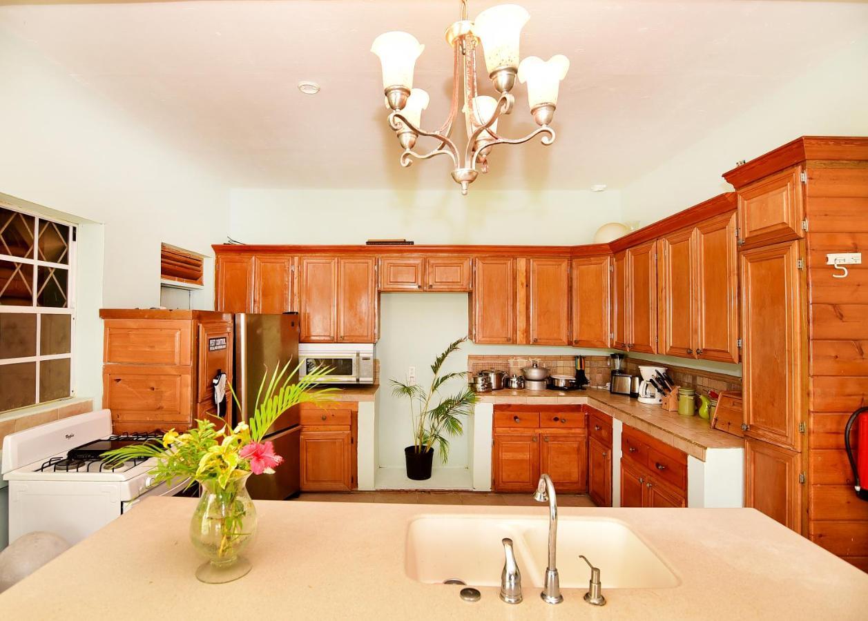 Beachfront Villa Gros Islet Exterior photo
