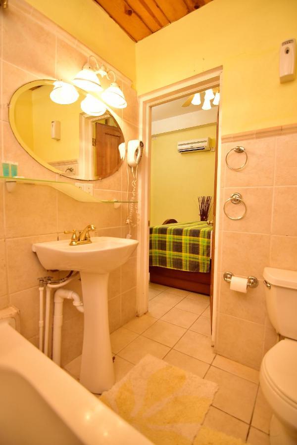 Beachfront Villa Gros Islet Exterior photo