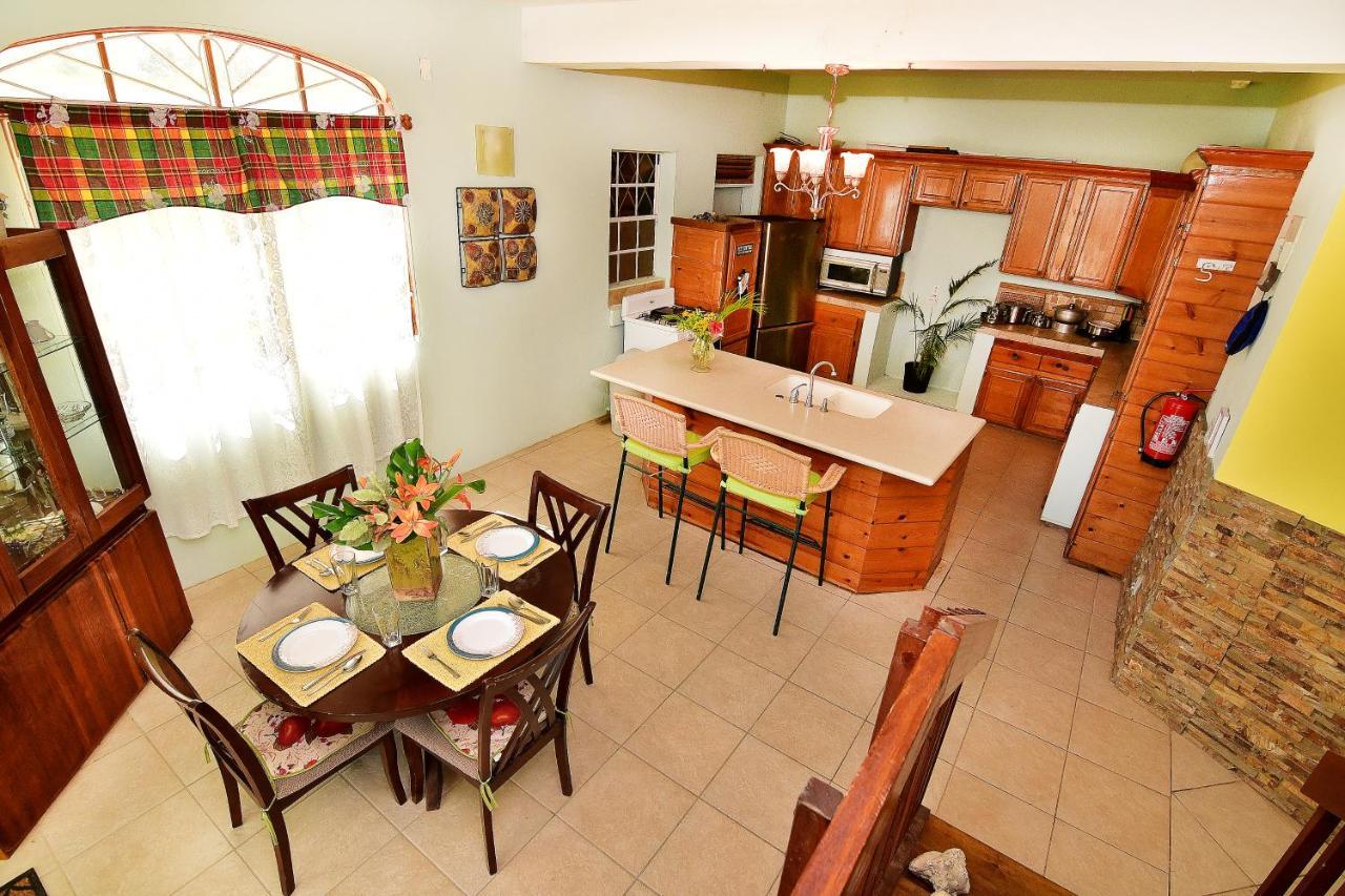 Beachfront Villa Gros Islet Exterior photo